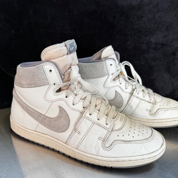 Nike Air Jordan 1 Mid Size 13 White Grey Suede Swoosh High Top main image 6